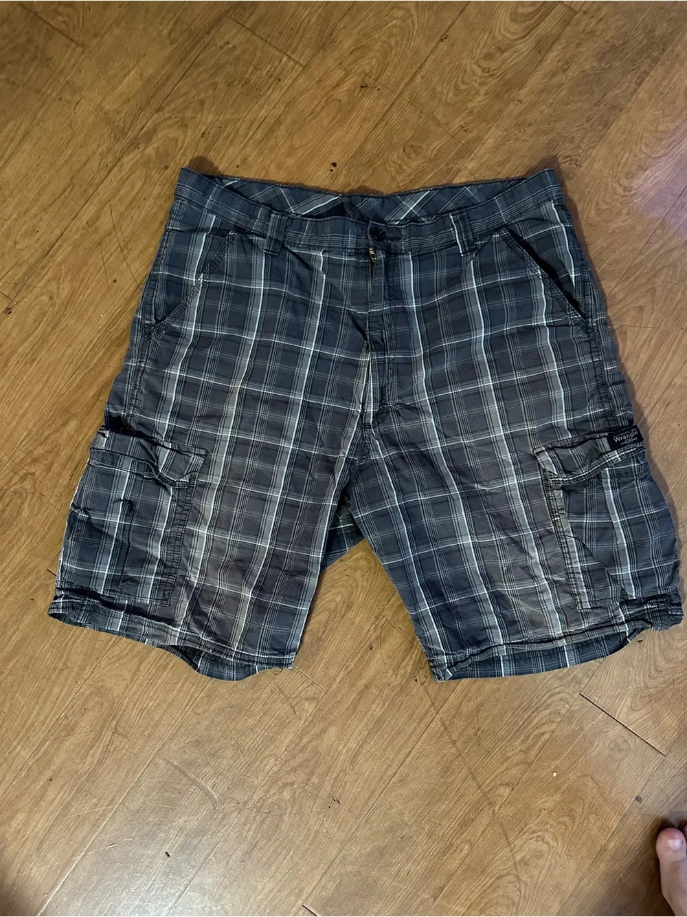 Gray Plaid Cargo Shorts - Men's Utility Style